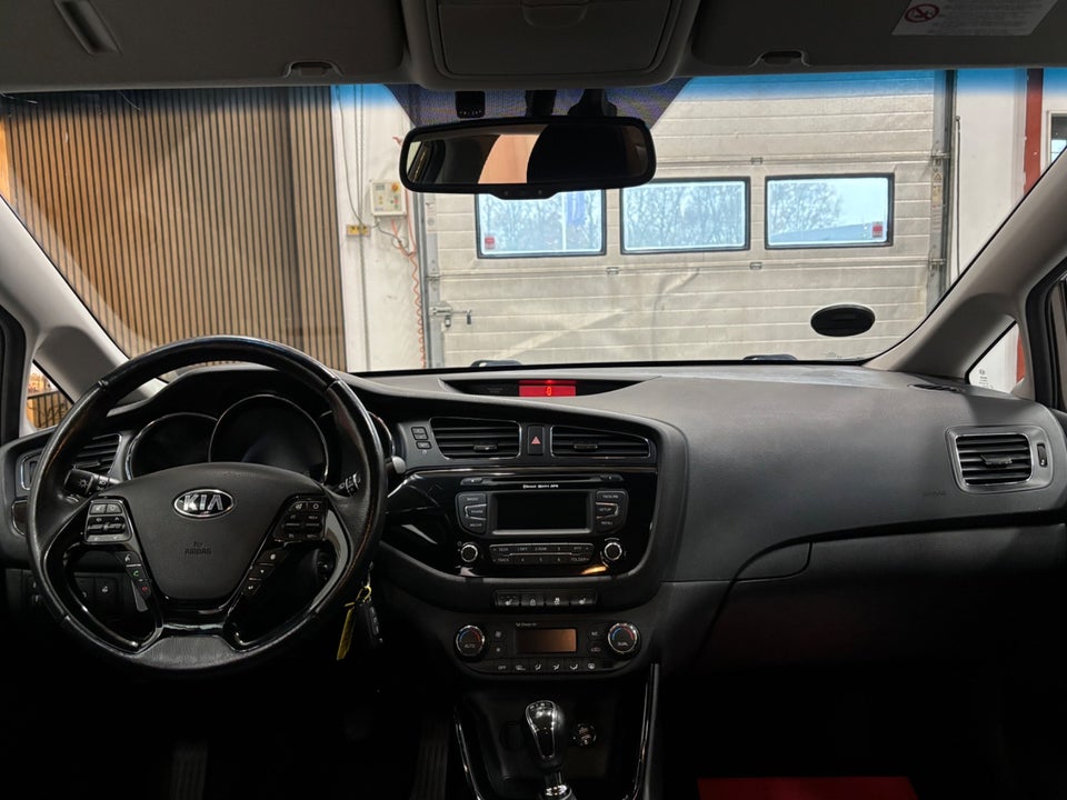 Kia Ceed 1,6 GDi Premium 5d