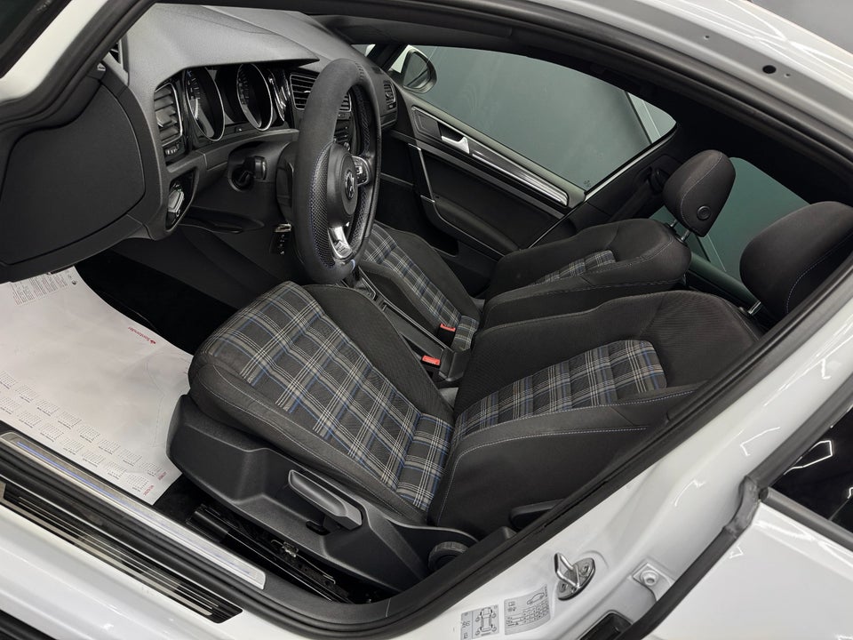 VW Golf VII 1,4 GTE DSG 5d