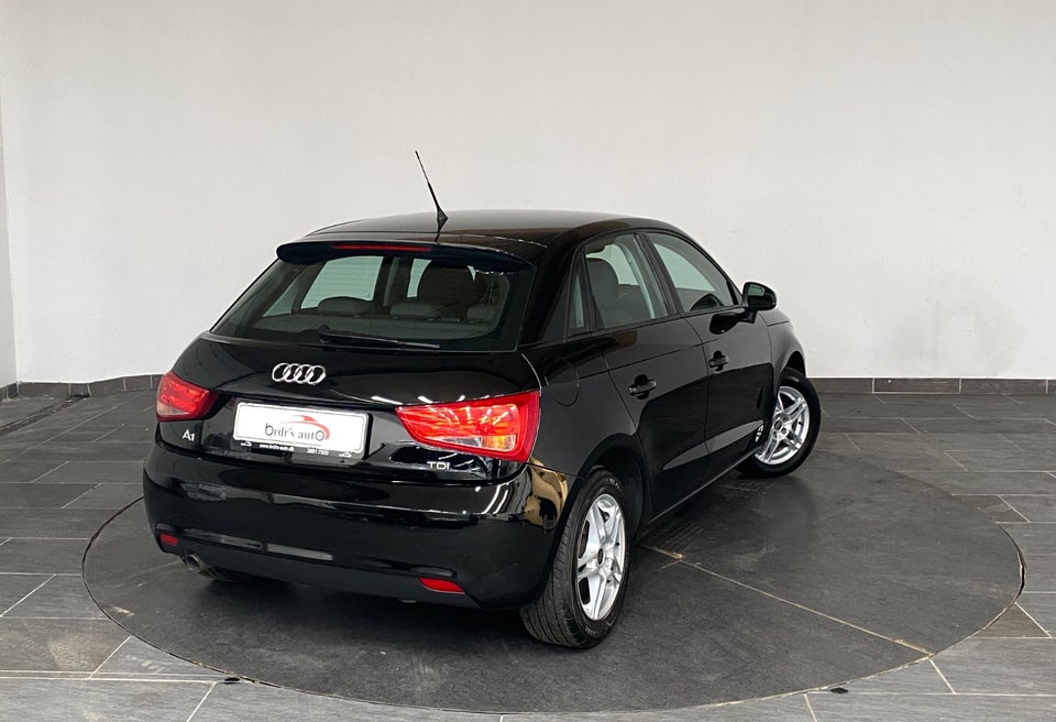 Audi A1 1,6 TDi 90 Attraction Sportback 5d