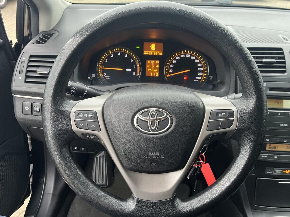 Toyota Avensis 1,6 VVT-i T1 stc. 5d