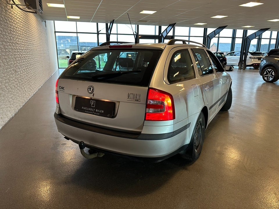 Skoda Octavia 1,6 Ambiente Combi 5d