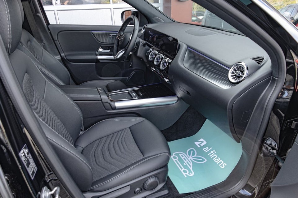 Mercedes EQA300 4Matic 5d