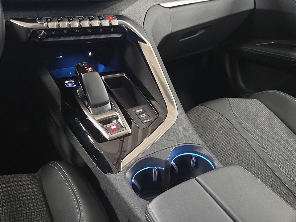 Peugeot 3008 1,6 Hybrid First Selection EAT8 5d