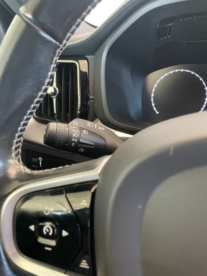 Volvo XC60 2,0 B4 197 R-Design aut. Van 5d