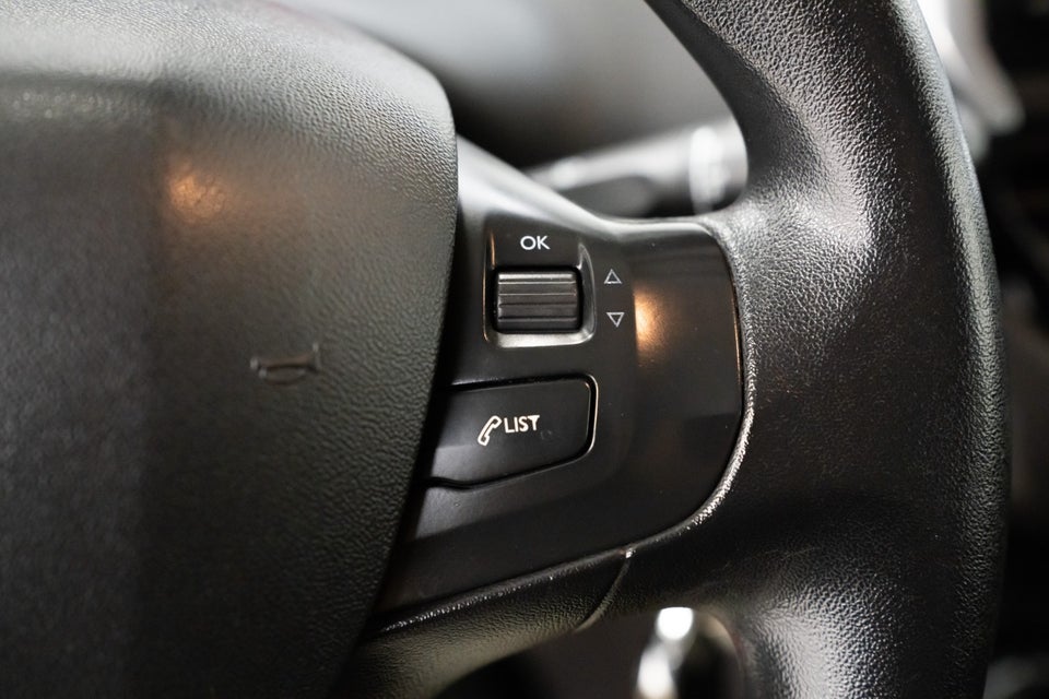 Peugeot 208 1,2 VTi Access 5d