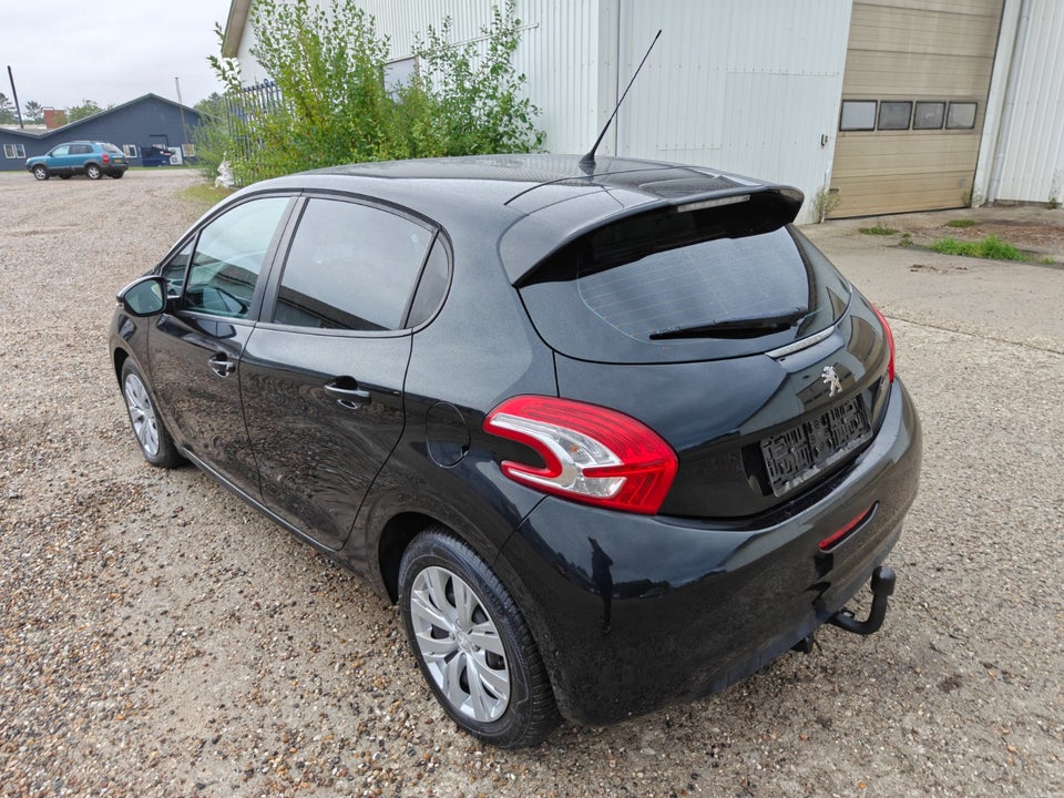 Peugeot 208 1,6 e-HDi 92 Active 5d