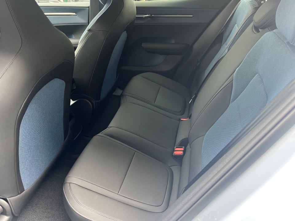 Volvo EX30 Twin Performance Plus 5d