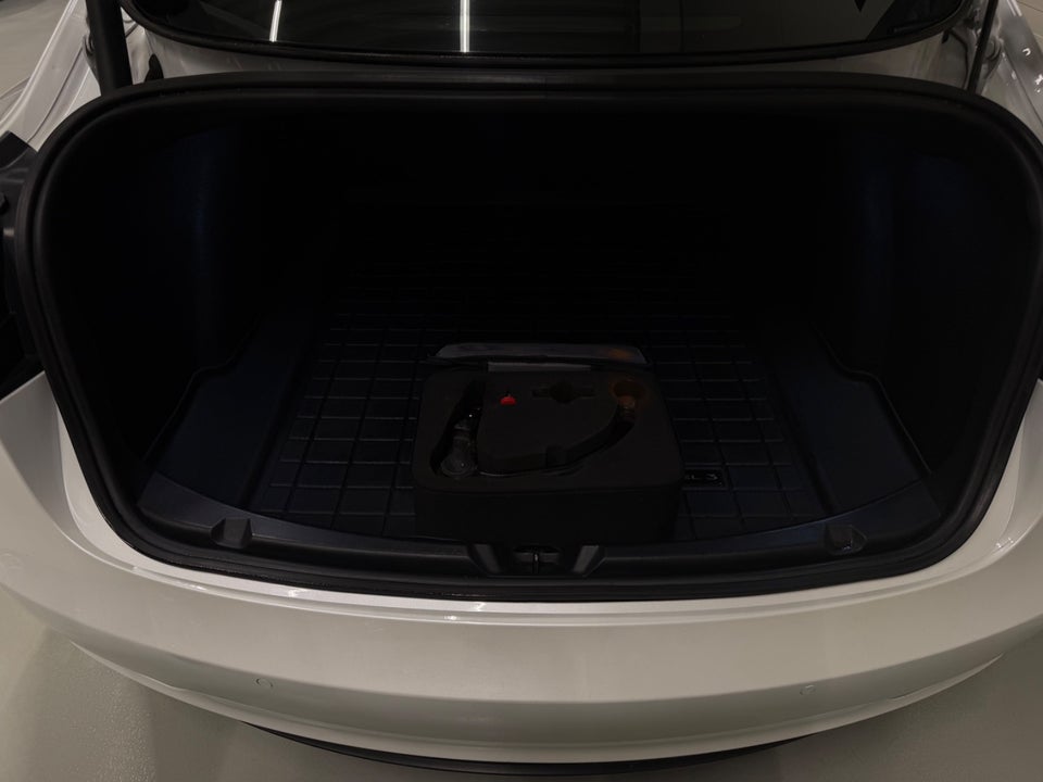 Tesla Model 3 Long Range AWD 4d