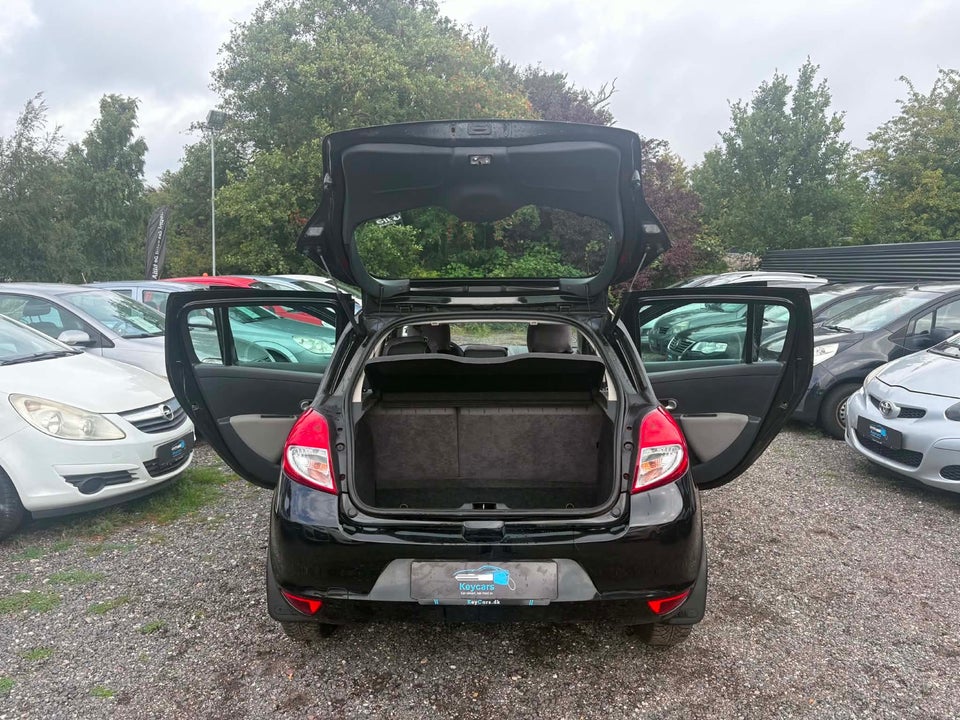 Renault Clio III 1,2 16V Authentique 5d