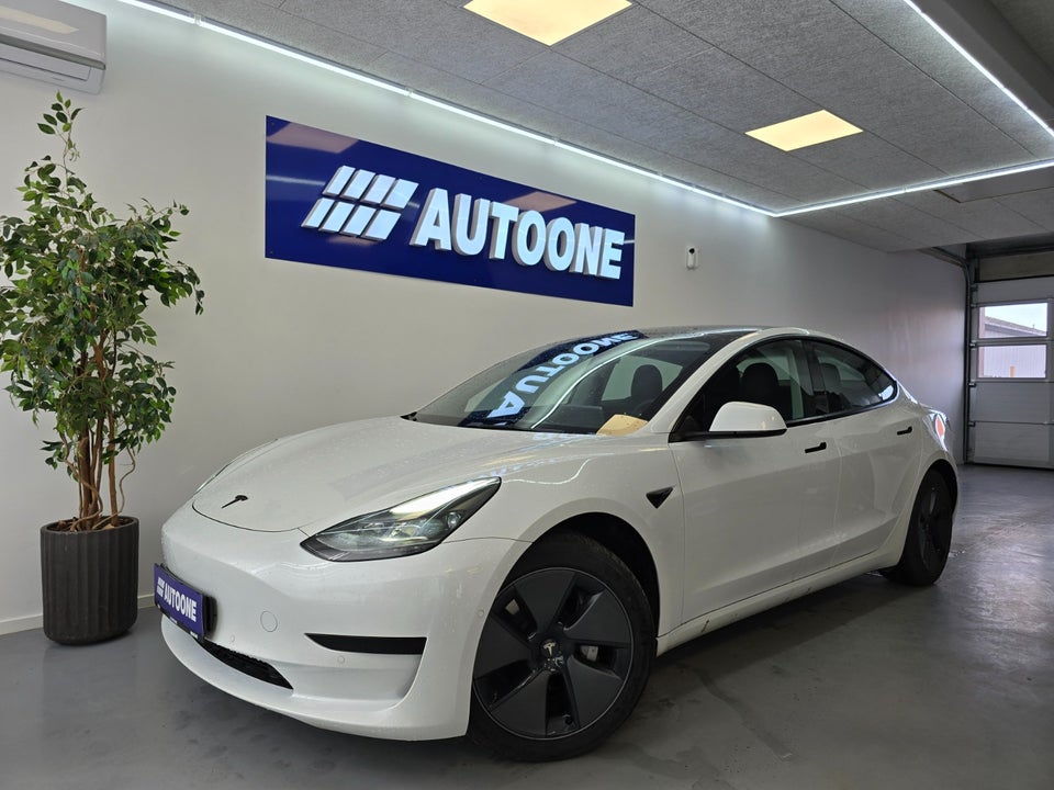 Tesla Model 3 Standard Range+ RWD 4d