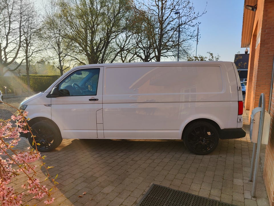 VW Transporter 2,0 TDi 150 Kassevogn DSG lang