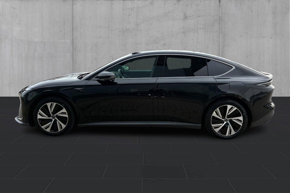 NIO ET5 75 Standard Range 4d