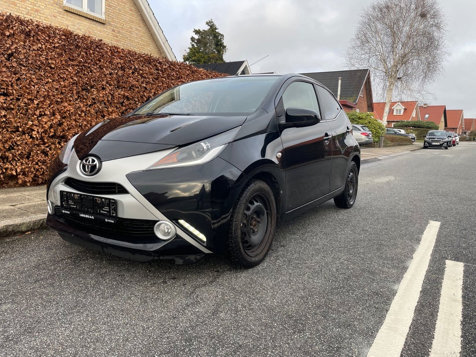 Toyota Aygo 1,0 VVT-i x-black 5d