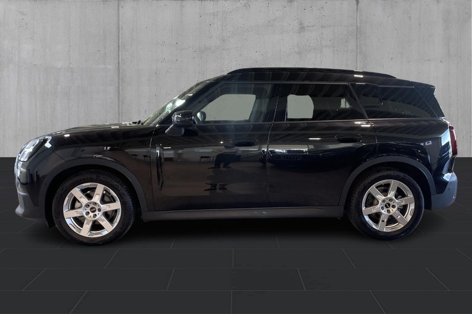 MINI Countryman E Essential Trim XS 5d