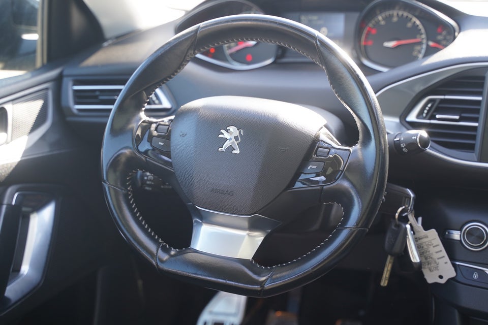 Peugeot 308 1,6 BlueHDi 120 Selection Sky SW 5d