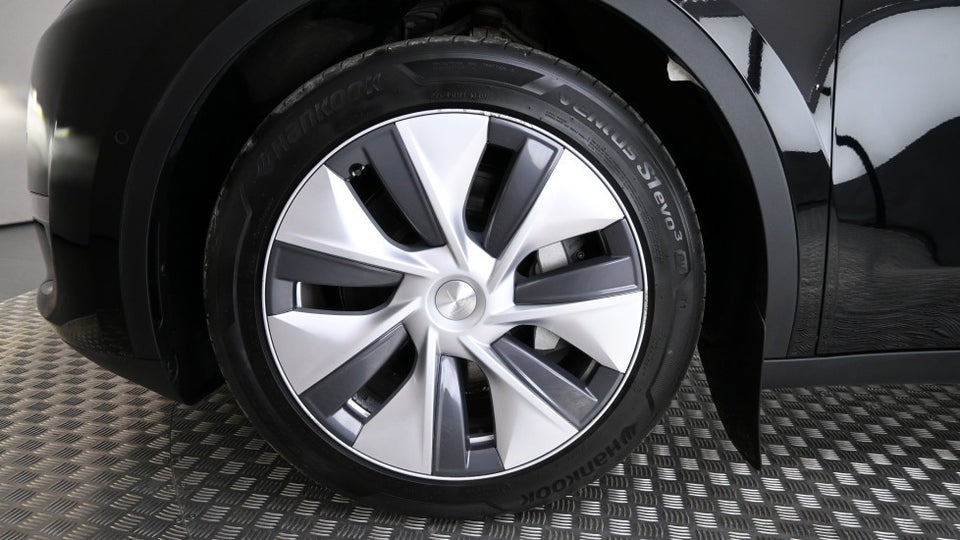 Tesla Model Y Long Range AWD 5d