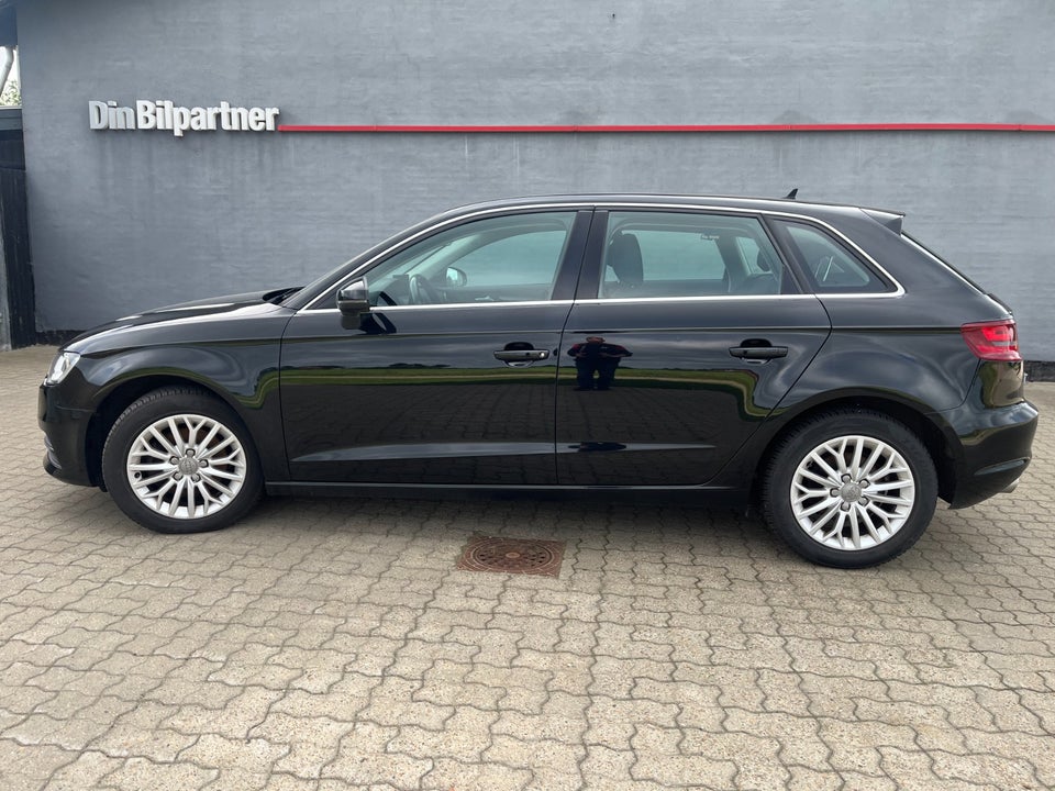 Audi A3 2,0 TDi 150 Ambiente Sportback 5d