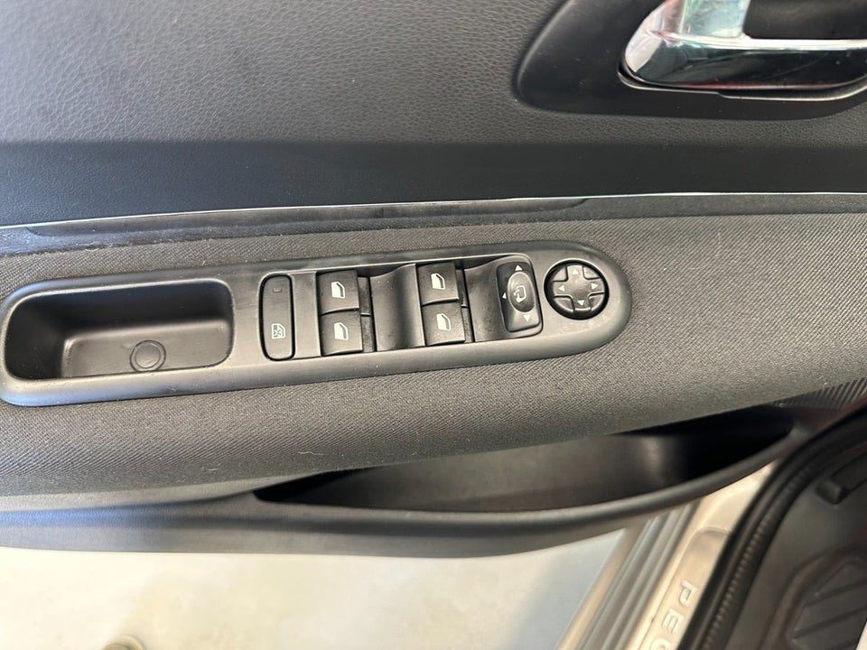 Peugeot 5008 1,6 BlueHDi 120 Allure 7prs 5d