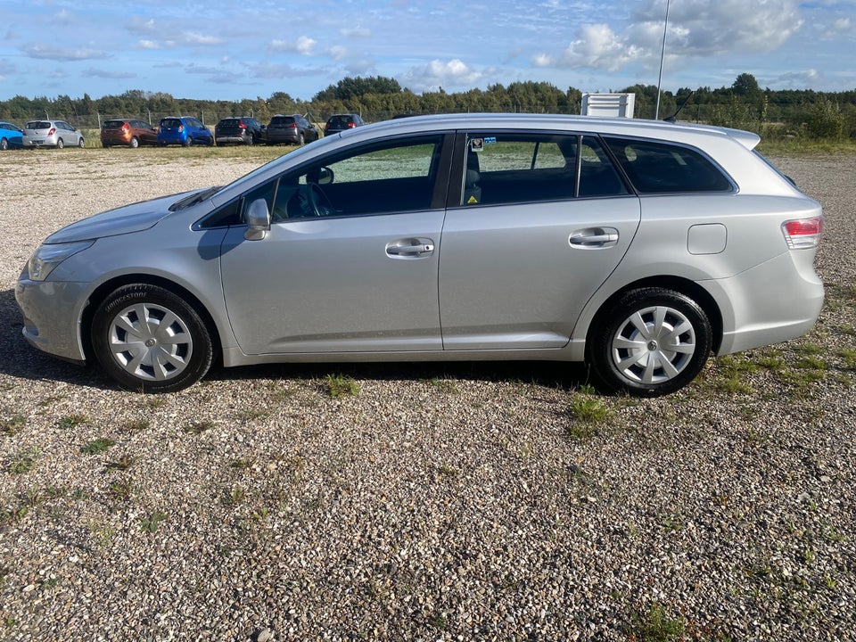 Toyota Avensis 1,6 VVT-i T1 stc. 5d