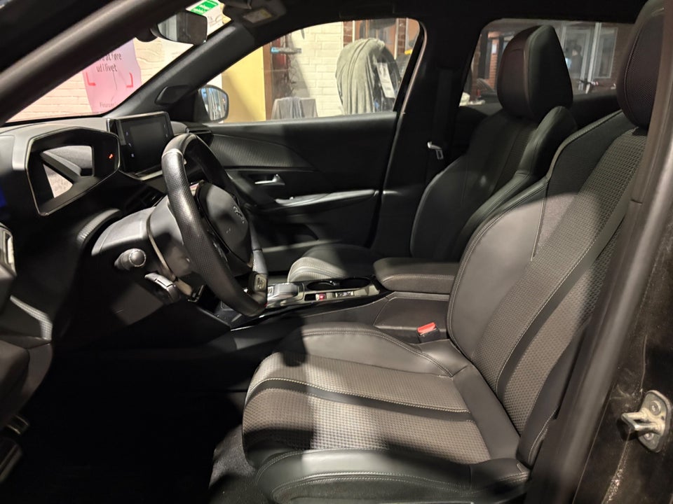 Peugeot e-2008 50 GT 5d