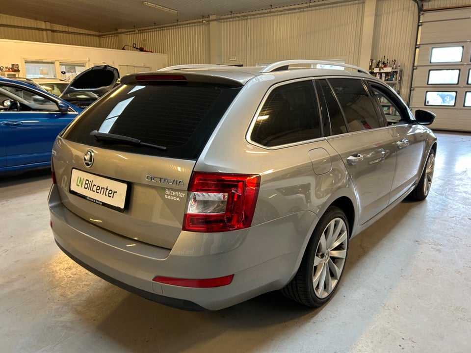 Skoda Octavia 1,8 TSi 180 Elegance Combi DSG 5d