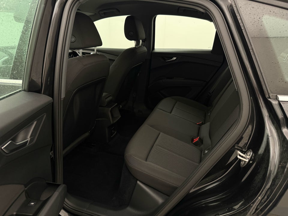 Audi Q4 e-tron 35 S-line Sportback 5d