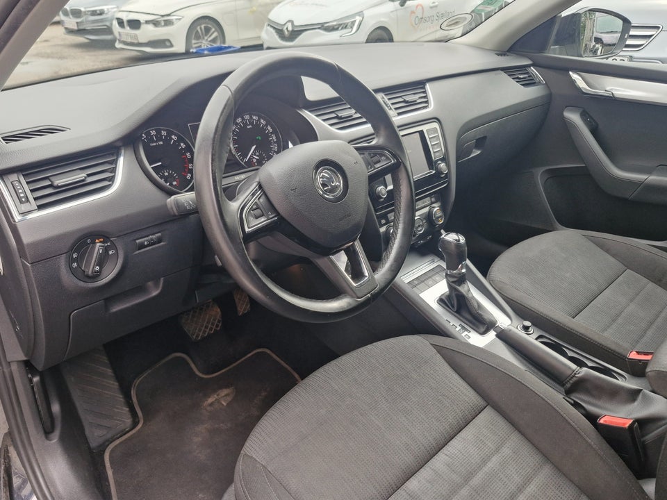 Skoda Octavia 1,6 TDi 110 Style Combi DSG 5d