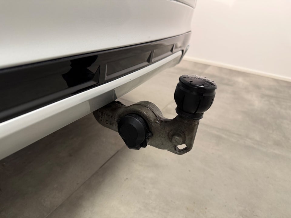 Volvo XC60 2,0 B4 197 R-Design aut. 5d