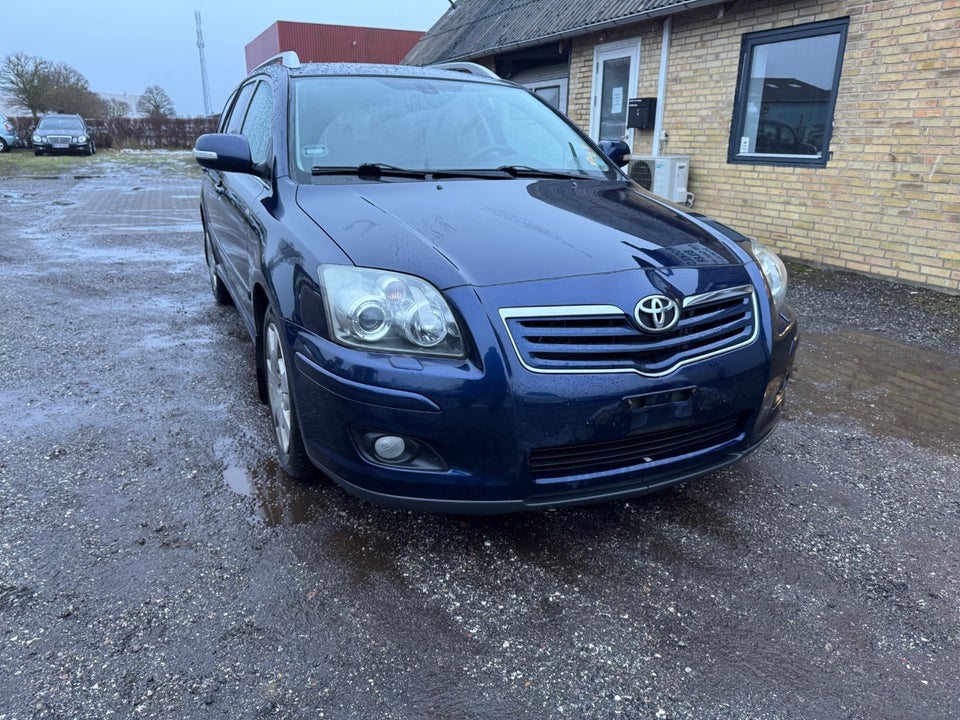 Toyota Avensis 1,8 Sol+ stc. 5d