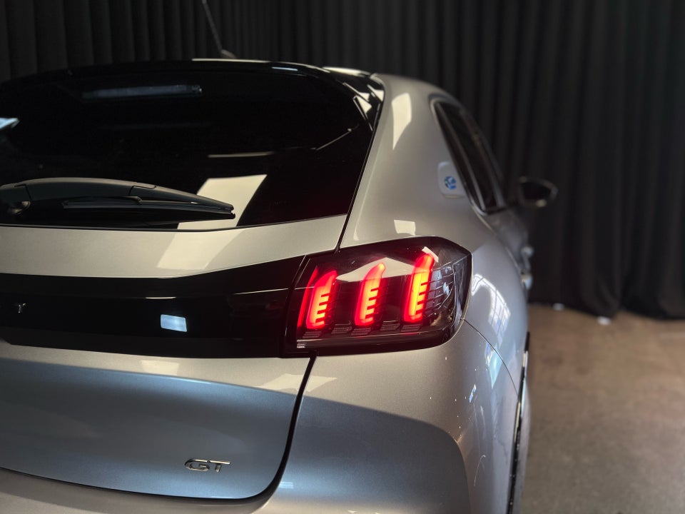 Peugeot e-208 50 GT 5d
