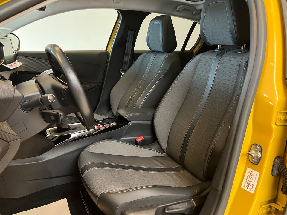 Peugeot 208 1,2 PureTech 100 Allure Sky 5d