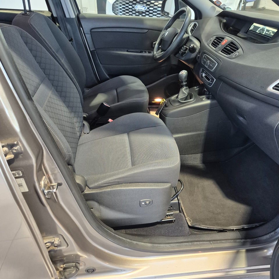 Renault Scenic II 1,9 dCi 130 Authentique 5d