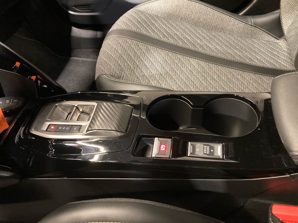 Peugeot 2008 1,2 PureTech 130 Allure EAT8 5d