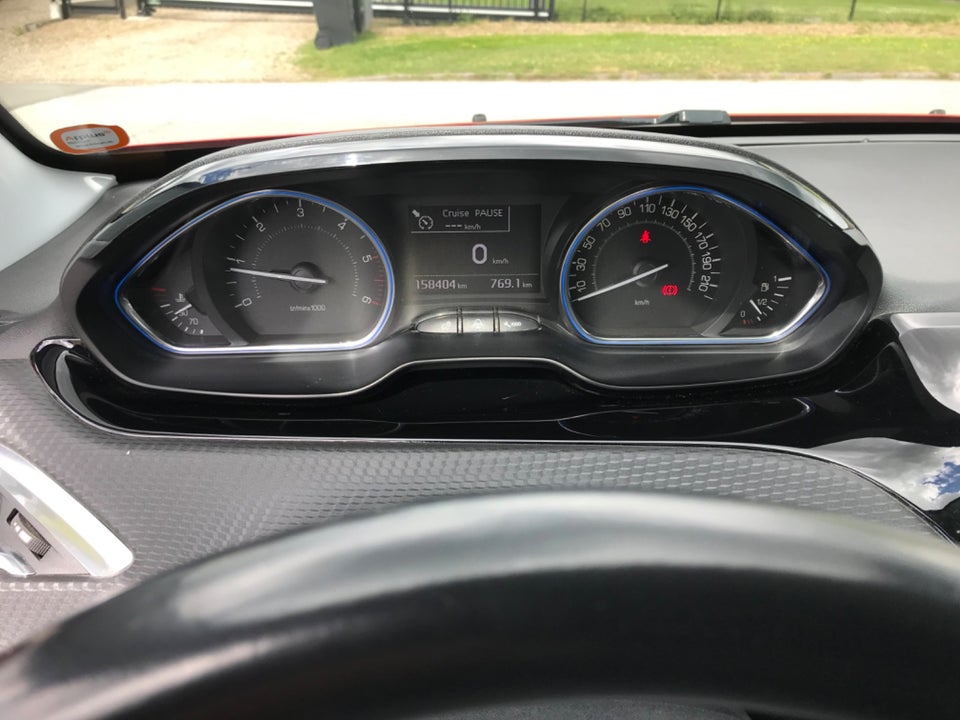 Peugeot 2008 1,5 BlueHDi 100 Prestige Sky 5d