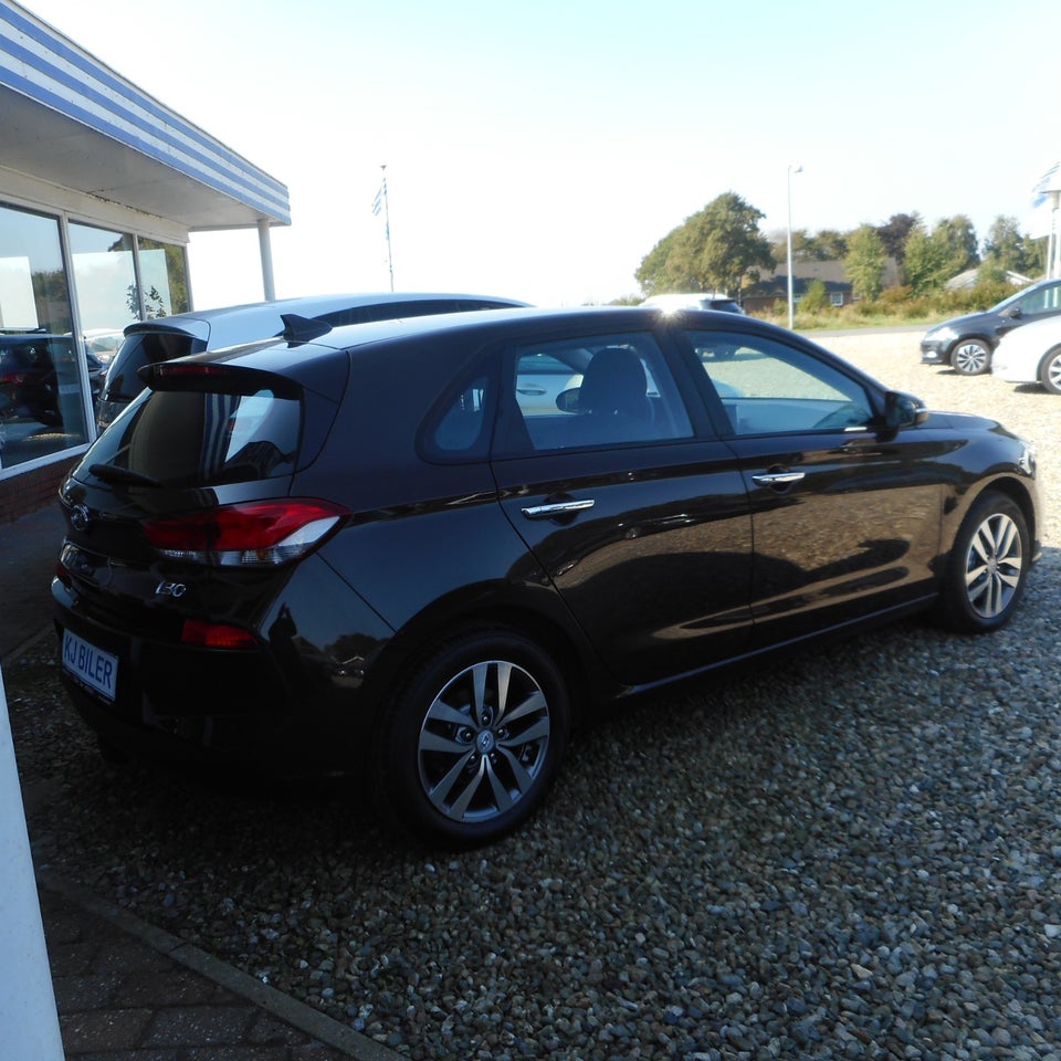 Hyundai i30 1,6 CRDi 110 Trend DCT 5d