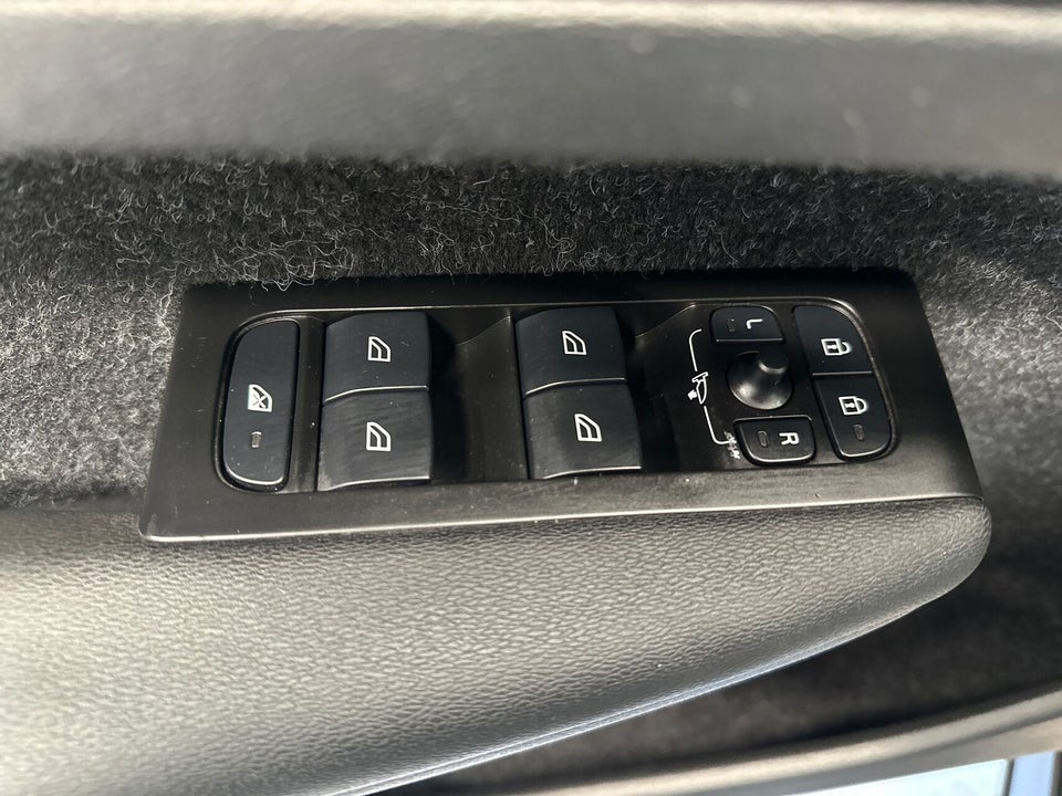 Volvo XC40 P8 ReCharge Twin R-Design 5d