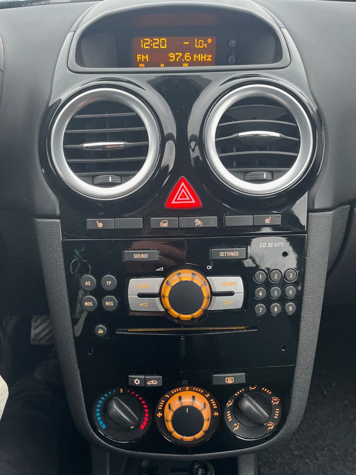 Opel Corsa 1,2 16V Cosmo 5d