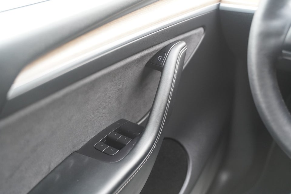 Tesla Model Y Long Range AWD 5d