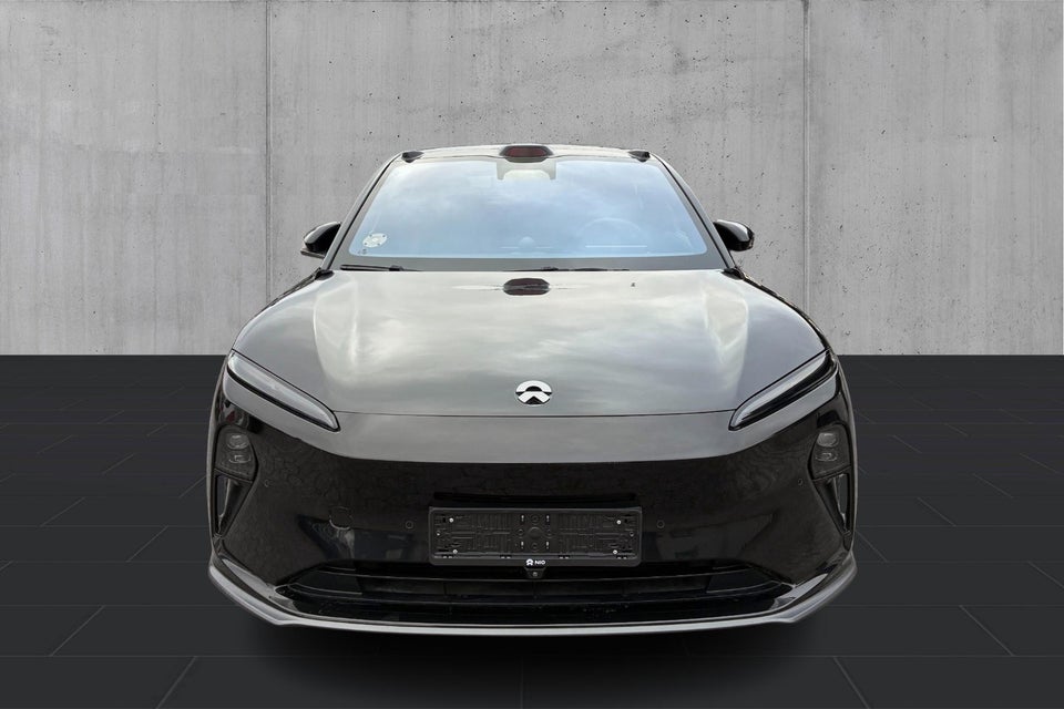 NIO ET5 75 Standard Range 4d