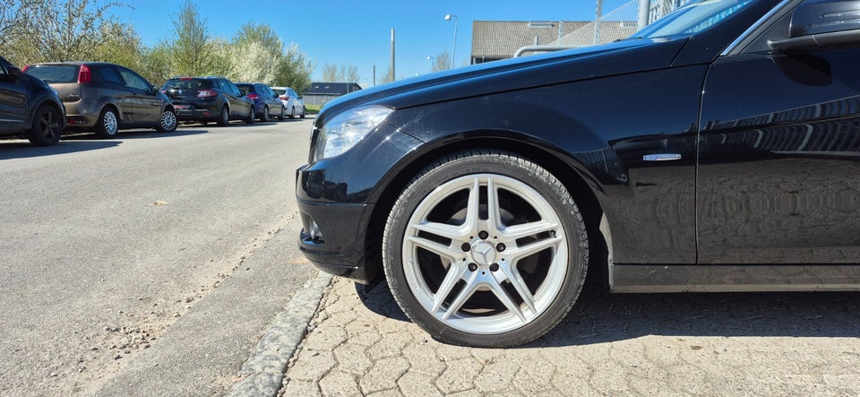 Mercedes C200 2,2 CDi Elegance stc. BE 5d
