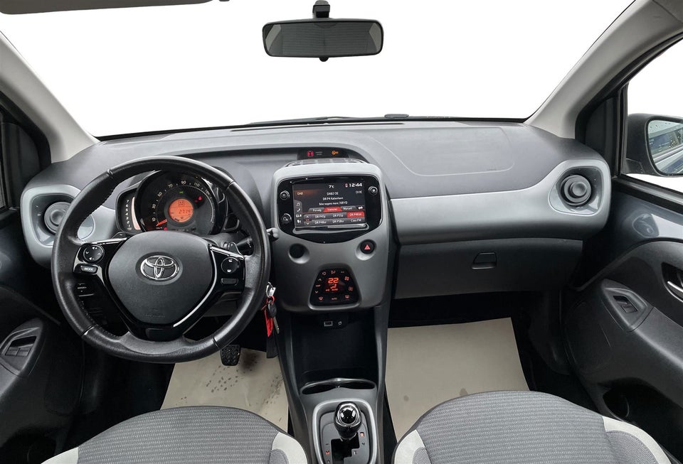 Toyota Aygo 1,0 VVT-i x-press x-shift 5d