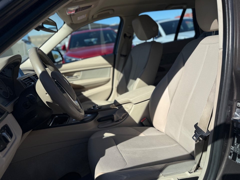 BMW 320d 2,0 Touring aut. 5d