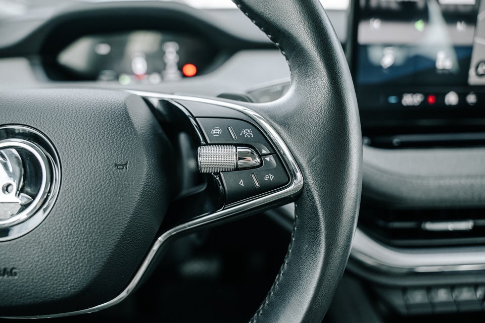 Skoda Enyaq 60 iV Clever Loft 5d