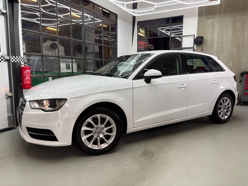 Audi A3 1,4 TFSi 125 Ambiente Sportback 5d