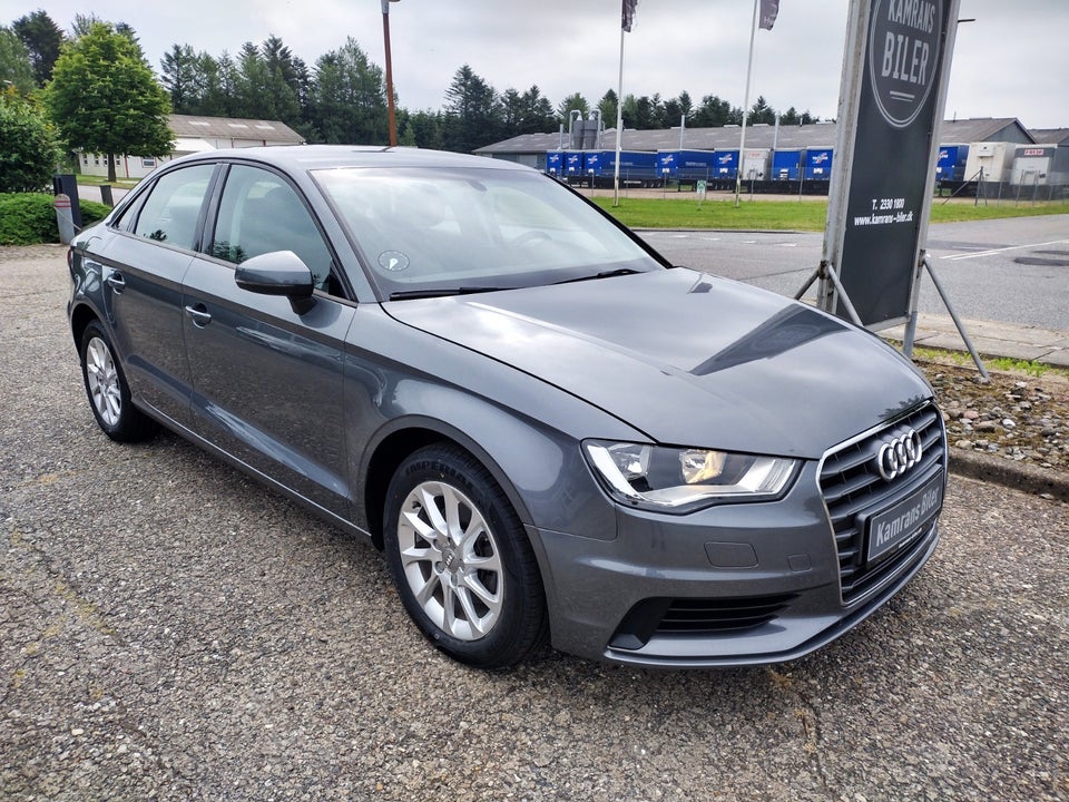 Audi A3 1,6 TDi 110 Attraction 4d