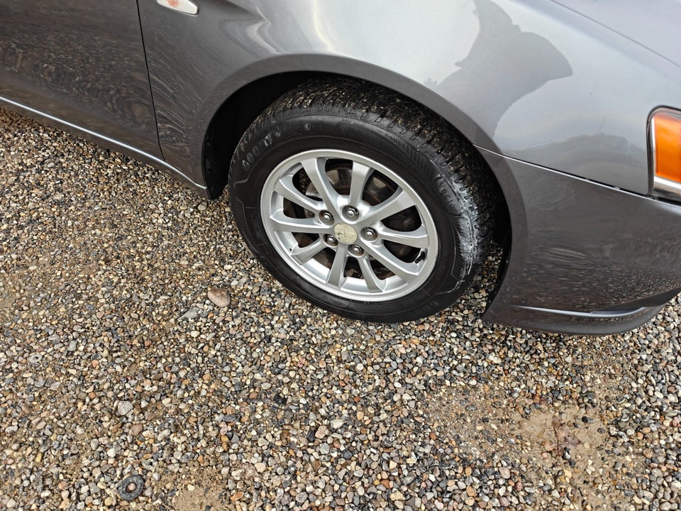 Mitsubishi Lancer 1,6 Invite SportBack 5d