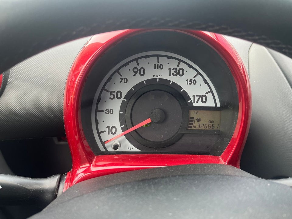 Toyota Aygo 1,0 Plus Red Line 5d