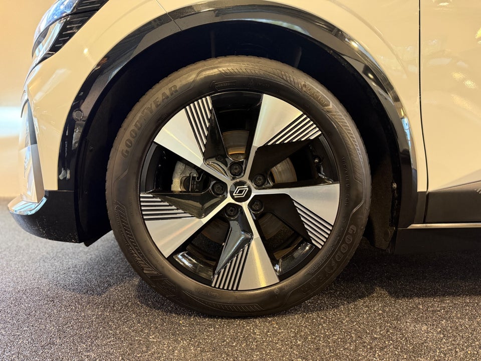 Renault Megane E-Tech 40 Equilibre 5d