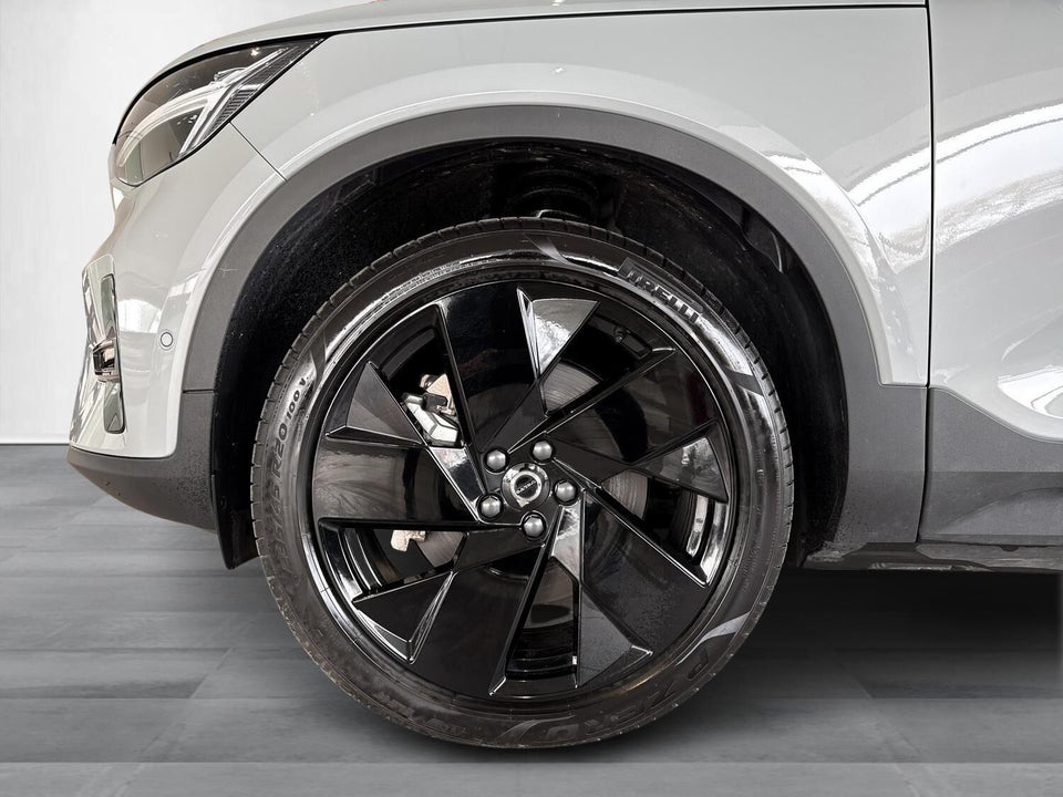 Volvo EX40 Extended Range Black Edition 5d