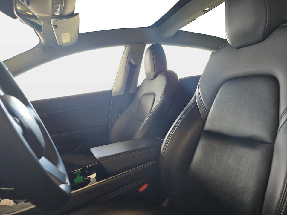 Tesla Model 3 Standard Range+ RWD 4d